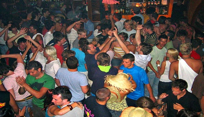 Πως γίνεται το «πέσιμο» σε club/bar (Οδηγίες συμπεριφοράς)