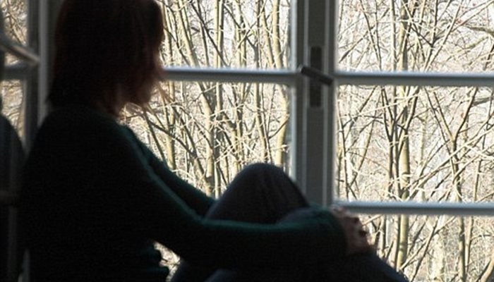 Αγγλία: Κλειδώνει τα παιδιά της στο δωμάτιο τους, για να απολαύσει τη σχέση της με παιδεραστή!