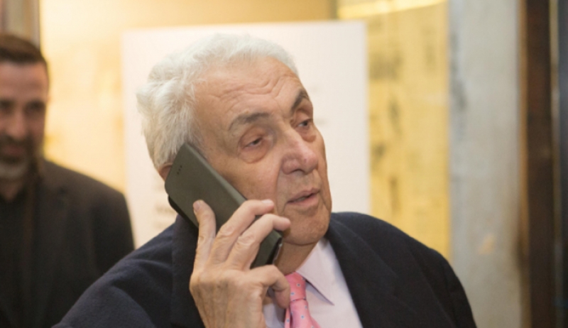 Άτακτος ο Κοντομηνάς: Ποια η νέα καλλονή, ξανθιά και μικρότερη σύντροφος [φωτο]