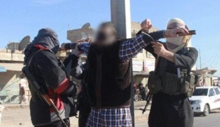 Νέα φρίκη από τον ISIS: Σταύρωσε τέσσερα άτομα (φωτό)