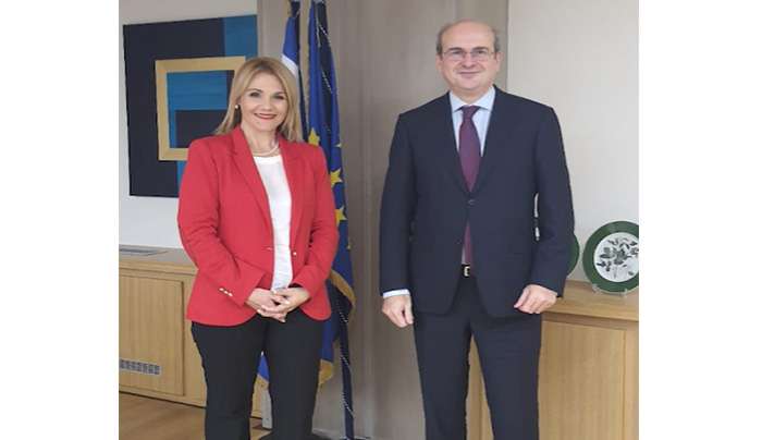 Να επεκταθεί το επίδομα ανεργίας από τρεις σε πέντε μήνες ζήτησε η Μίκα Ιατρίδη από τον Υπουργό Εργασίας, Κωστή Χατζηδάκη.