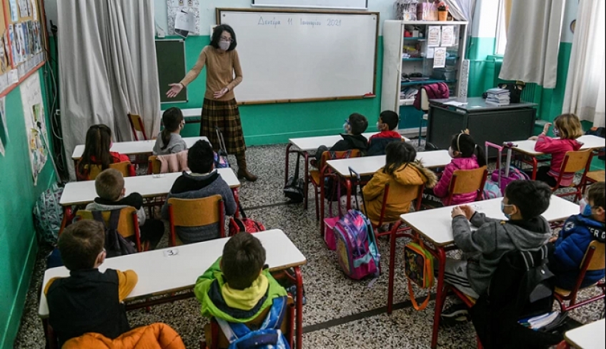 Κορονοϊός: Τα σχολικά τμήματα που θα έχουν κρούσμα δεν θα κλείνουν - 1 στα 4 παιδιά Λυκείου έχει εμβολιαστεί