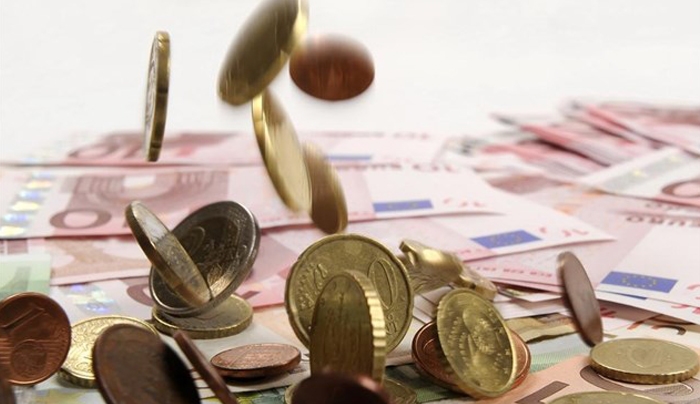 Το 24,2% αγγίζει η "κατρακύλα" των μισθών στην Ελλάδα
