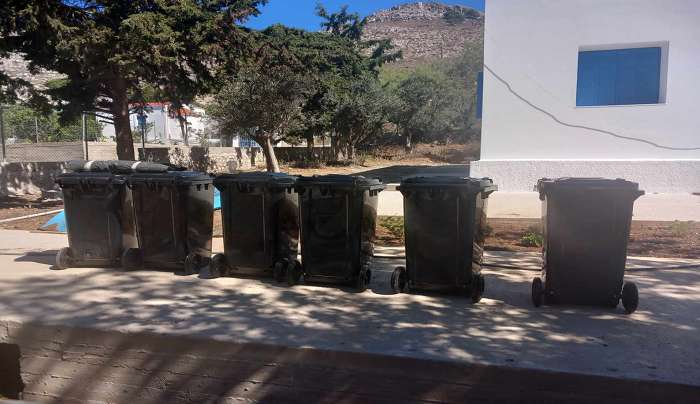Προσφορά 6 κάδων απορριμμάτων από Ψεριμιώτισα του εξωτερικού στο ακριτικό νησί.
