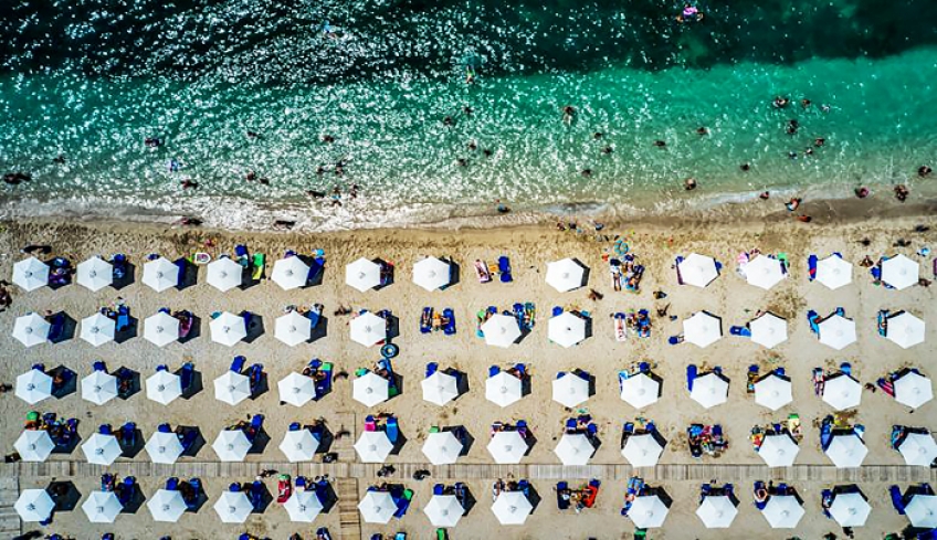 Η επόμενη μέρα του ελληνικού τουρισμού – Προκρατήσεις, τάσεις και τα δύο μεγάλα «αγκάθια»