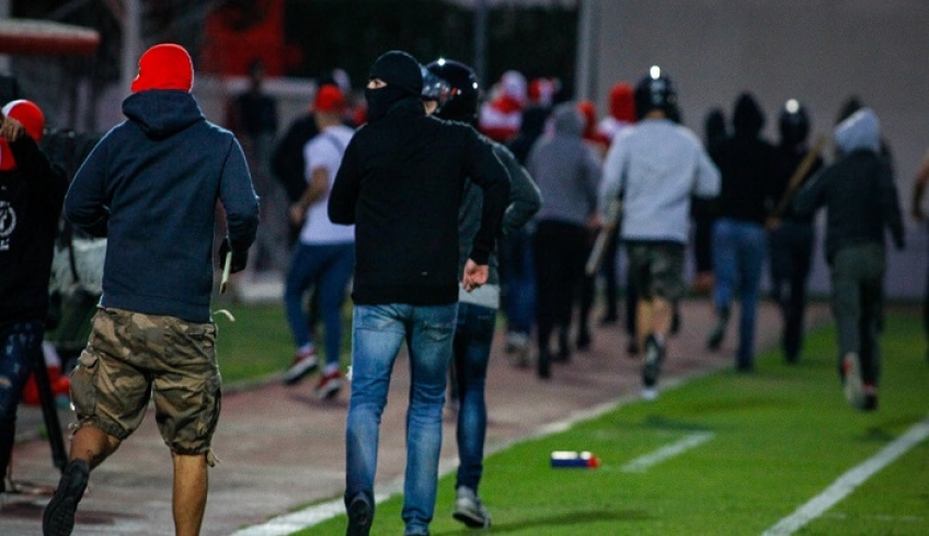 Εικόνες ντροπής στου Ρέντη: Χούλιγκαν τα έκαναν ρημαδιό στον αγώνα νέων του Ολυμπιακού με την Μπάγερν