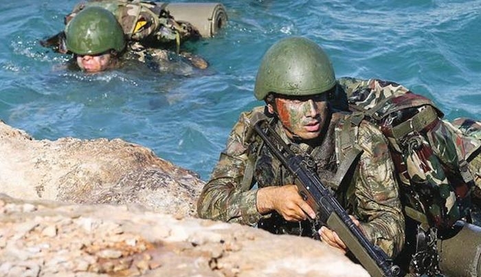 ΠΟΛΕΜΙΚΗ ΕΠΙΧΕΙΡΗΣΗ: Χτενίζουν τα παράλια για τους κομάντος