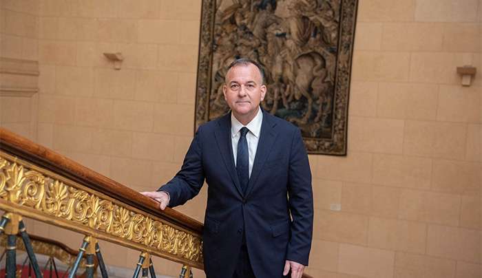 Γιάννης Παππάς: Παράδοση σχολικού εξοπλισμού στο Αγαθονήσι.