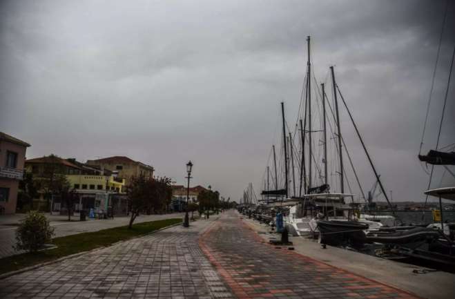 Καιρός Πάσχα: Έρχονται καταιγίδες από σήμερα – Πού θα βρέξει την Κυριακή