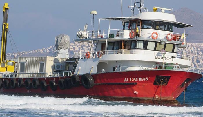 Τουρκικό φορτηγό πλοίο προσάραξε σε ακτή της Κω (φωτό-βίντεο)