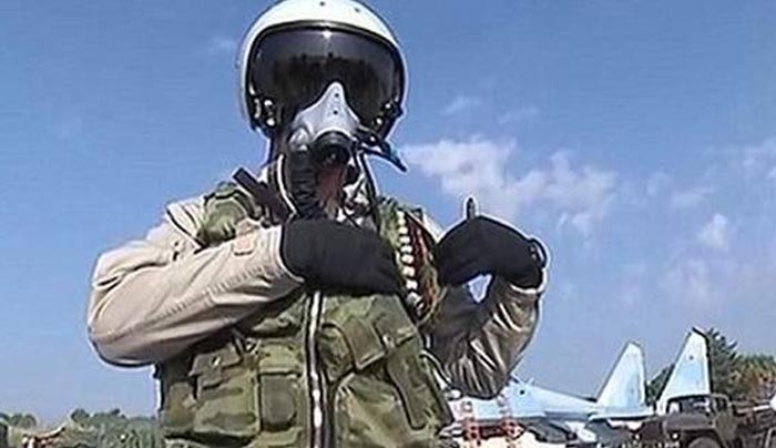 Εντολή από το Κρεμλίνο: Με καλάζνικοφ και περίστροφα θα πετούν πλέον οι Ρώσοι πιλότοι [εικόνες]