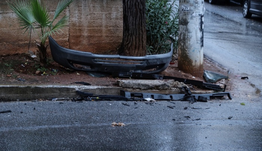 Τροχαίο με σχολικό στη Βούλα: Δύο από τα εννέα παιδιά θα παραμείνουν προληπτικά στο νοσοκομείο