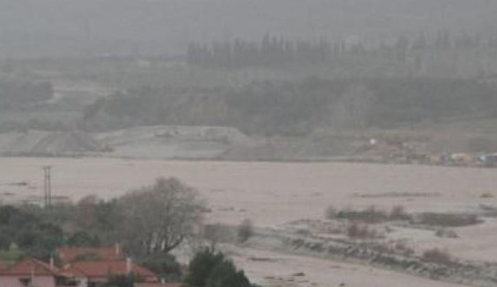 Ανεβαίνει επικίνδυνα η στάθμη του Ευήνου - BINTEO