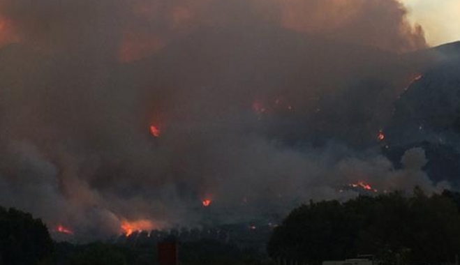 Πέντε χλμ. πύρινο μέτωπο στην Πάλαιρο Αιτωλοακαρνανίας