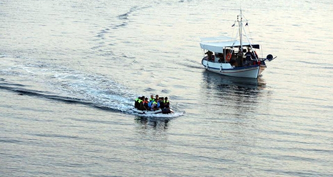 Σμύρνη: Πωλούν σωσίβια σε μετανάστες