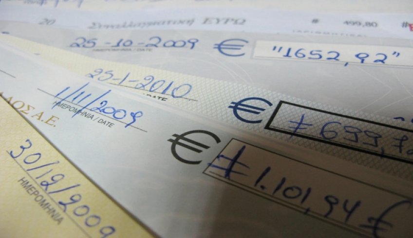 Ξεκινούν οι δηλώσεις αναστολής επιταγών στις τράπεζες - Τι ισχύει για τους ΚΑΔ πληττόμενων επιχειρήσεων