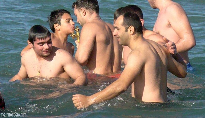 Με λαμπρότητα τα Θεοφάνεια &amp; στο Τιγκάκι- Τον Σταυρό έπιασε ο Γιώργος Μυλωνάς (φωτό)