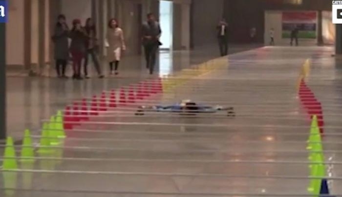 Παιδί - Λάστιχο! 9χρονος σκέιτερ έκανε νέο παγκόσμιο ρεκόρ! [βίντεο]