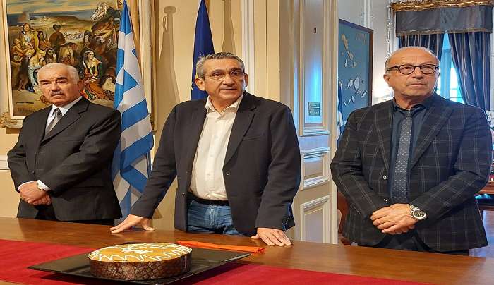 Πραγματοποιήθηκε η κοπή της Πρωτοχρονιάτικης πίτας της Περιφέρειας Νοτίου Αιγαίου στην Ερμούπολη