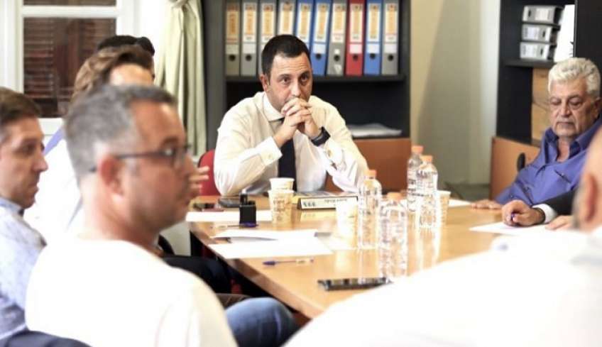 Σύσκεψη φορέων για τον ενεργειακό συμψηφισμό σε επιχειρήσεις και νοικοκυριά