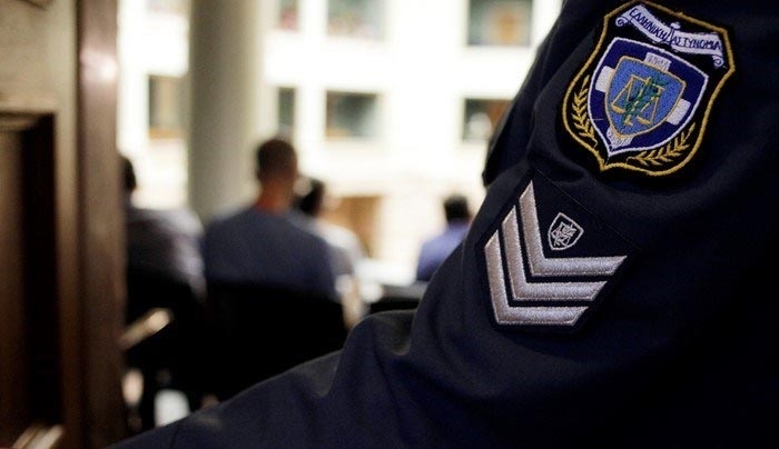 Βρέθηκε ασύλληπτο ποσό και όπλα στο σπίτι του επιχειρηματία που απείλησε τους εφοριακούς