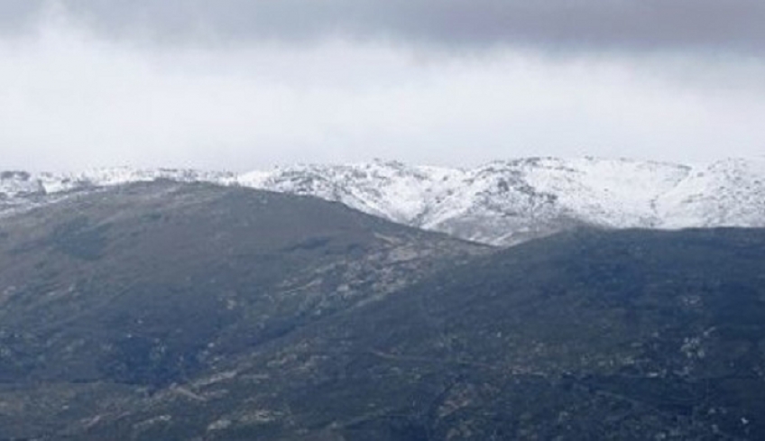 Το 'στρωσε και στις Κυκλάδες! -Δείτε σε ποιο νησί χιόνισε [εικόνες]