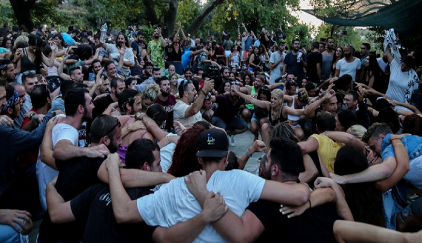 Αναστολή πανηγυριών εξετάζει η κυβέρνηση-Δύσκολος ο έλεγχος παραδέχεται ο υφυπουργός Ανάπτυξης