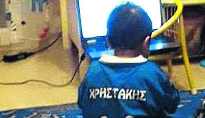 Ο ΕΟΠΥΥ «μπλοκάρει» τη μετάβαση 2χρονου για εγχείρηση στην Αγγλία -Πάσχει από σπάνια ασθένεια