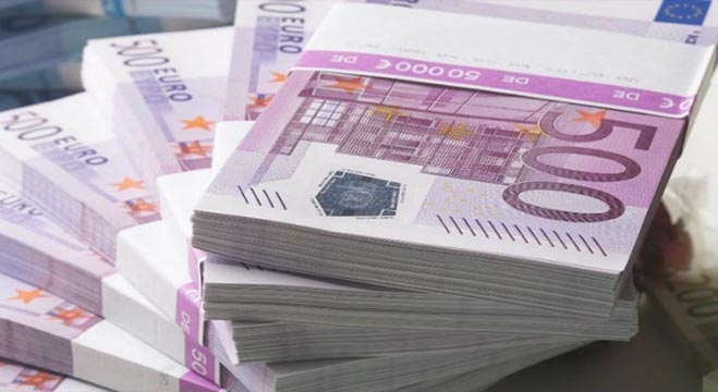 Στο στόχαστρο της Εφορίας όσοι έχουν λεφτά στο... στρώμα