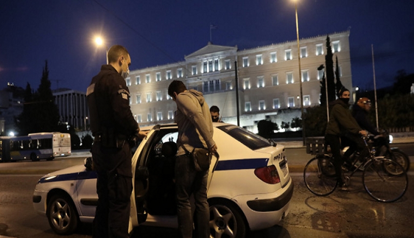 Lockdown: Προσαγωγές 14 αρνητών της μάσκας στο Σύνταγμα -Μετά από διαδικτυακό κάλεσμα για συγκέντρωση