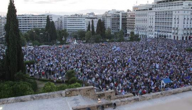 Ηχηρό μήνυμα από τους «Μένουμε Ευρώπη» - Πάνω από 10.000 στο Σύνταγμα