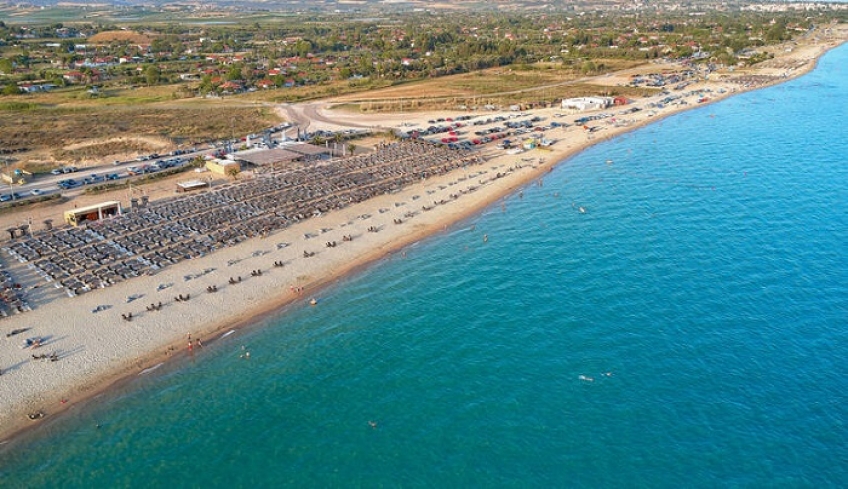 «Όργια» αυθαιρεσιών σε μισθωμένους αιγιαλούς και παραλίες