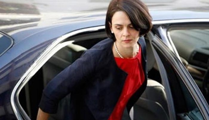 Στην Αθήνα με... άγριες διαθέσεις Τρόικα και Βελκουλέσκου