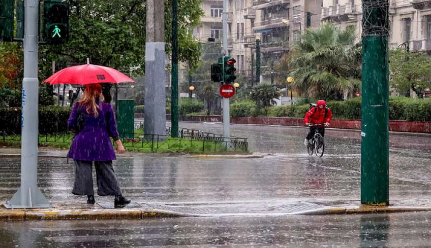 Καιρός: Έπεσαν 51 χιλιοστά βροχής σε δύο ώρες στα βόρεια της Αττικής - Πώς θα κινηθεί η κακοκαιρία