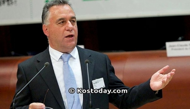 Με νόμο πλέον εγκλωβίζονται παράνομοι μετανάστες και πρόσφυγες στα νησιά