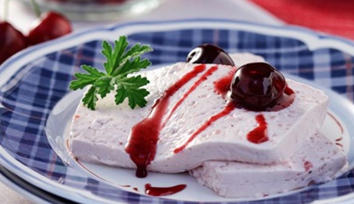 Κρέμα κεράσι με sauce κερασιού