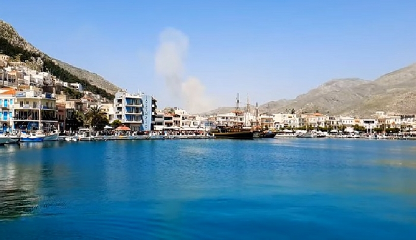 Οι δυναμίτες στο λιμάνι της Καλύμνου στην πρώτη Ανάσταση 27 Απριλίου 2019 από το φακό του Μιχάλη Χατζηθέμελη (video)
