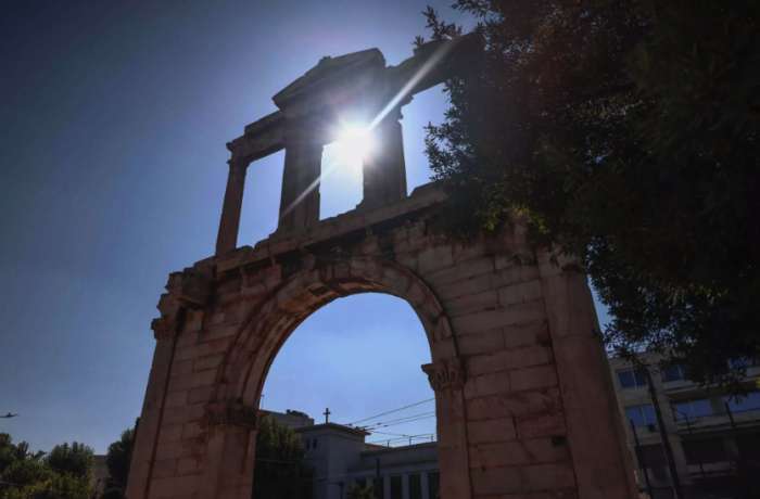 Καιρός σήμερα: Λιακάδα σε όλη τη χώρα – «Τσιμπάει» η θερμοκρασία, κοπάζουν οι άνεμοι