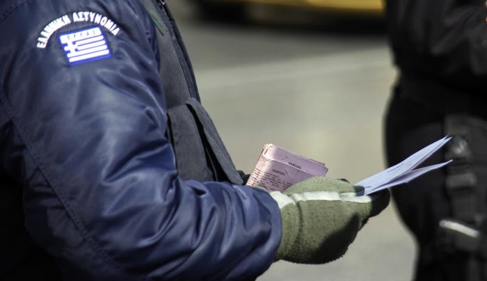 Αστυνομικοί με χιλιάδες αναβολικά χάπια και αμπούλες