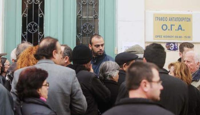 ΟΓΑ: Γιατί η πρώτη δόση του οικογενειακού επιδόματος δίνεται μειωμένη κατά 50%