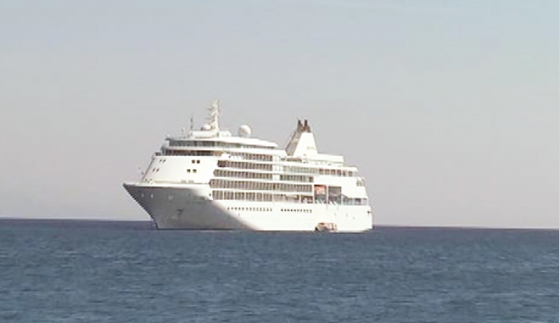 ΤΟ ΚΡΟΥΑΖΙΕΡΟΠΛΟΙΟ SILVER WHISPER ΜΕ 400 ΑΜΕΡΙΚΑΝΟΥΣ ΤΟΥΡΙΣΤΕΣ ΧΘΕΣ ΣΤΗΝ ΚΩ