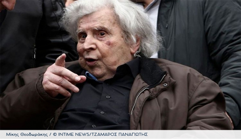 Στο νοσοκομείο ο Μίκης Θεοδωράκης
