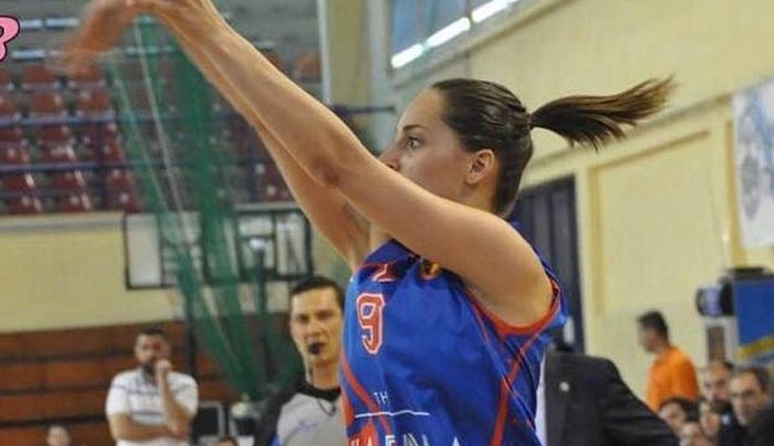 Η Κώα Βικτώρια Γούναρη στο Φάρο Κερατσινίου