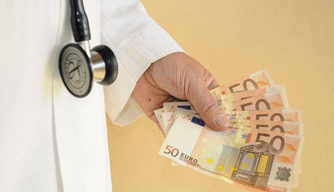 Φακελάκι 2,5 δισ. τον χρόνο στην Υγεία