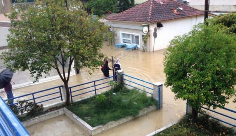 «Βούλιαξε» η Λευκάδα! Εικόνες καταστροφής, κλειστά σχολεία στη Βασιλική
