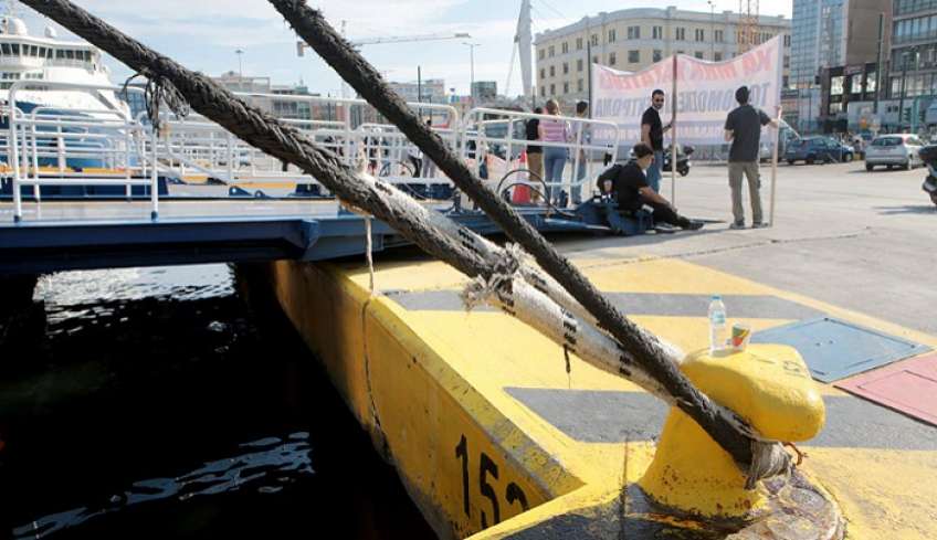 Δεμένα τα πλοία στα λιμάνια την Πέμπτη - Συμμετοχή των εργαζομένων στις κινητοποιήσεις