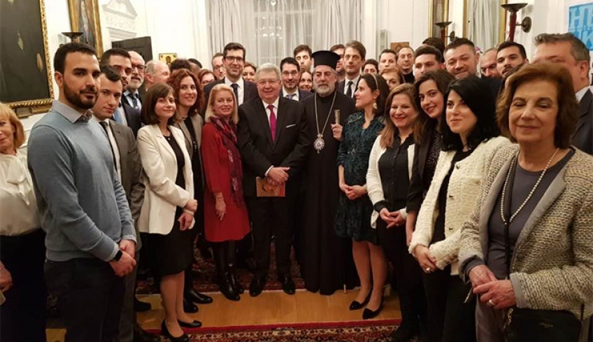 Ο ΓΕΝΙΚΟΣ ΓΡΑΜΜΑΤΕΑΣ ΑΠΟΔΗΜΟΥ ΕΛΛΗΝΙΣΜΟΥ,  Γ. ΧΡΥΣΟΥΛΑΚΗΣ, ΠΛΑΙ ΣΤΟΥΣ ΕΛΛΗΝΕΣ ΟΜΟΓΕΝΕΙΣ  ΤΟΥ ΛΟΝΔΙΝΟΥ ΤΗΝ ΗΜΕΡΑ ΤΟΥ BREXIT