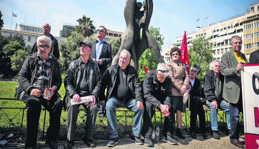 Κρυφές εκπλήξεις για παλαιούς και νέους συνταξιούχους – Αυξήσεις και αναδρομικά έως 4.386 ευρώ