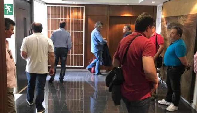 Κατάληψη στα κεντρικά της ΔΕΗ -Οι συνδικαλιστές αντιδρούν στην πώληση των ορυχείων [εικόνες &amp; βίντεο]