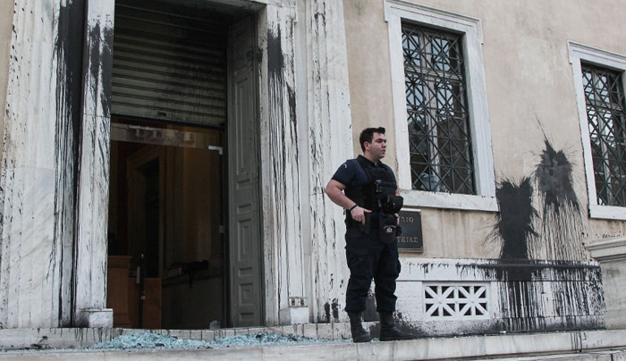 Επίδειξη δύναμης έκανε ο Ρουβίκωνας: Είχε προαναγγείλει την επίθεση στο ΣτΕ